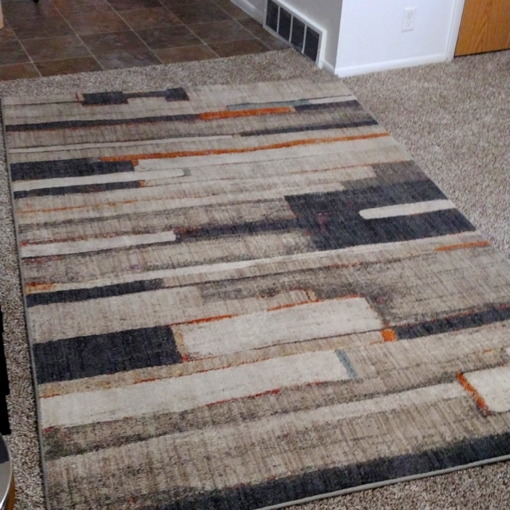 Area rug. 100" 62"